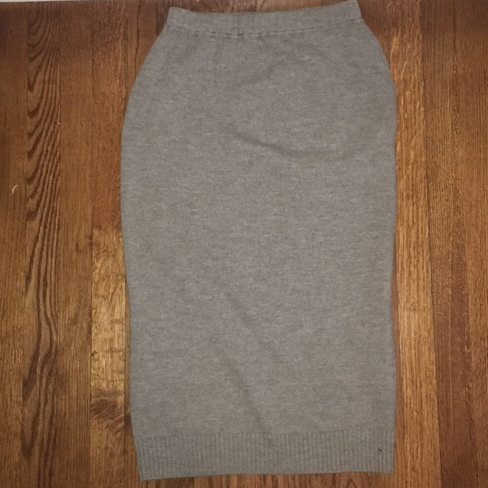❌SOLD❌St. John sport midi sweater skirt